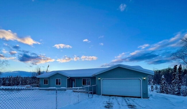 Building Photo - Fantastic, Single Family, Ranch Style home on an acre! Upgraded 3bed/2bath/2 car garage with all ...