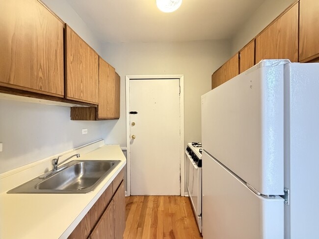 644 W Barry Ave Unit J06W