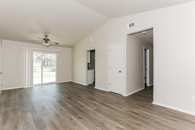 Photo - 250 Prairie Grove Dr