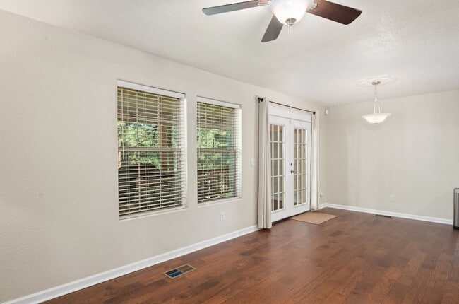 Photo - 408 Sunny Slope Dr