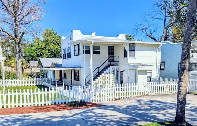 Building Photo - 209 10th St