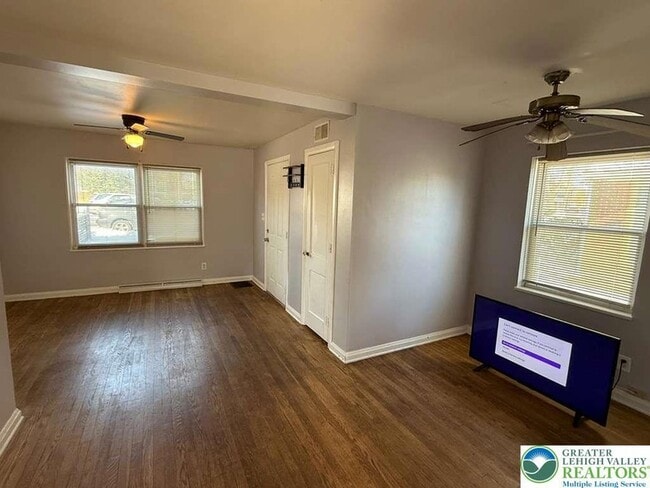 Photo - 240 Palmer St