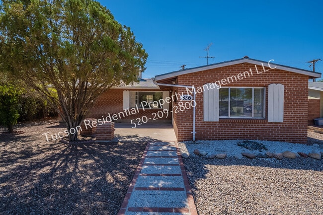 Photo - 826 E Water St