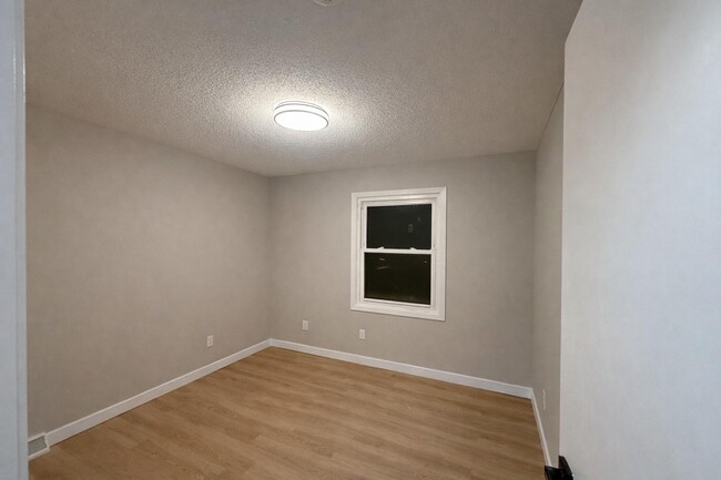 Photo - 1396 Lakeside Cir