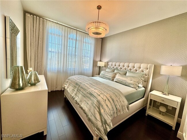 Building Photo - 365 5th Ave S Unit 303