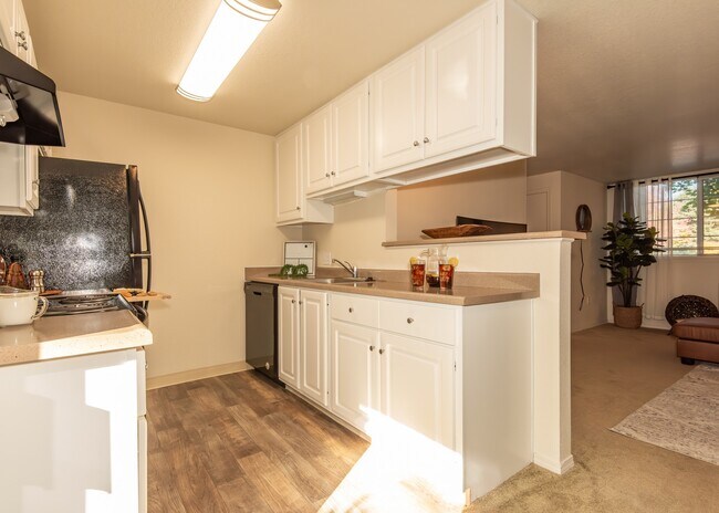 Model 2x1 821 sq. ft. - Hathaway Court Apartments