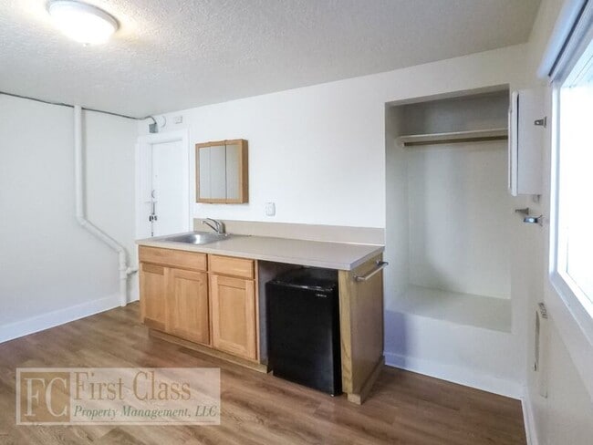 Photo - 2708 NE Sandy Blvd