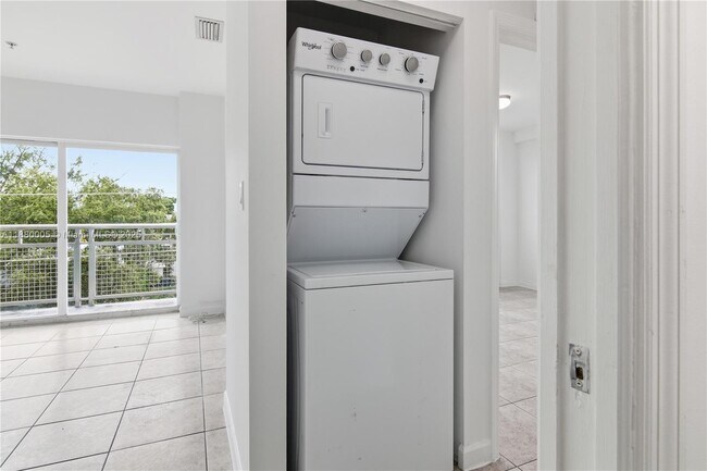 Photo - 529 NE 62nd St Unit 401