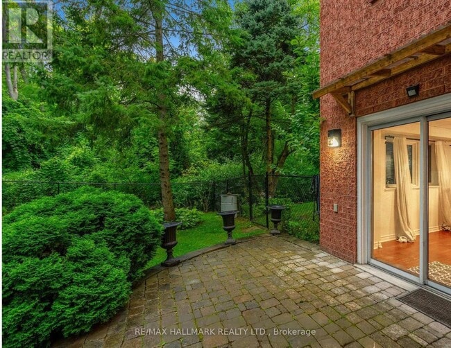 Photo - 410 Clearmeadow Blvd