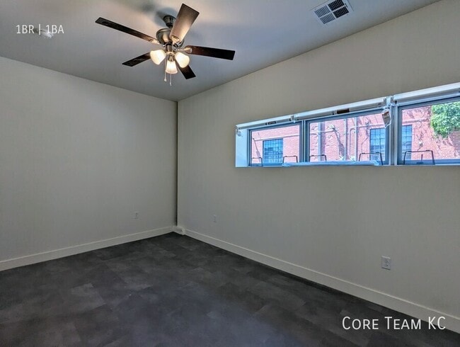 Building Photo - 3100 Gillham Plaza Unit 203 Rental