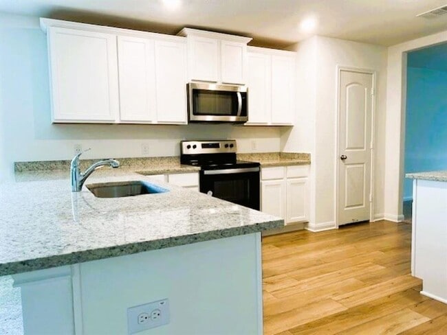 Photo - 4-Bedroom Home with Solar Panels & Modern Finishes available in Elgin
