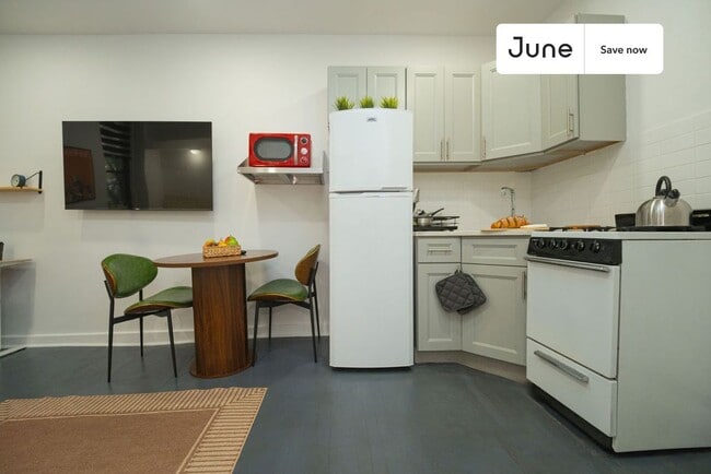 Photo - 324 1/2 East 8 Street Unidad 3B