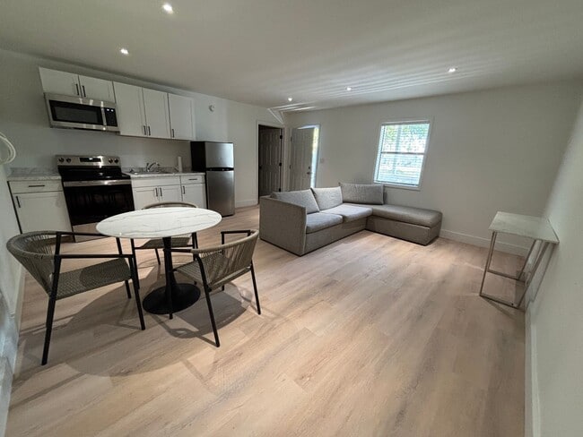 Photo - 1 Bedroom Available now! Unidad #19