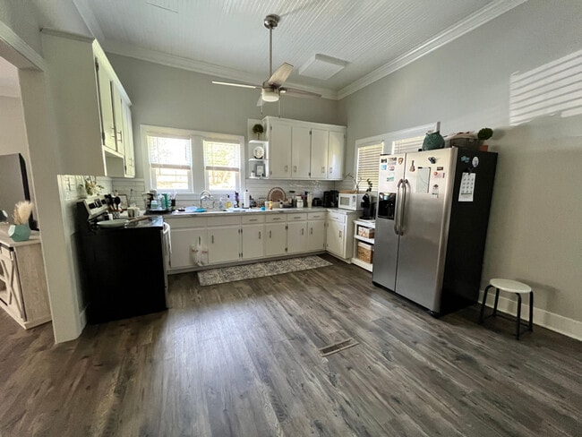 Photo - 9916 N Nash St