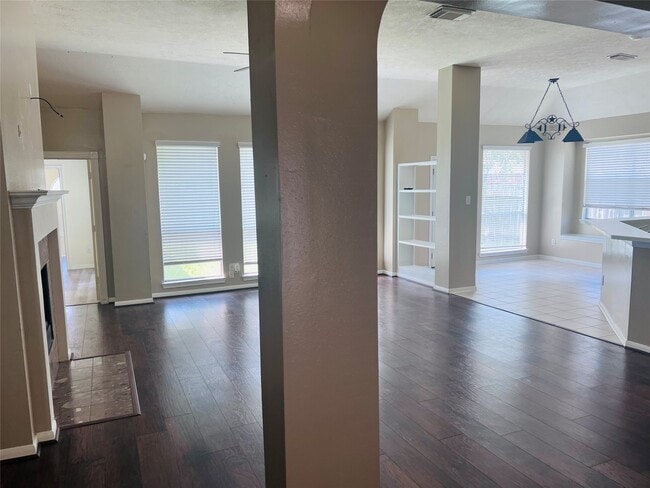 Photo - 4722 Silverlake Dr