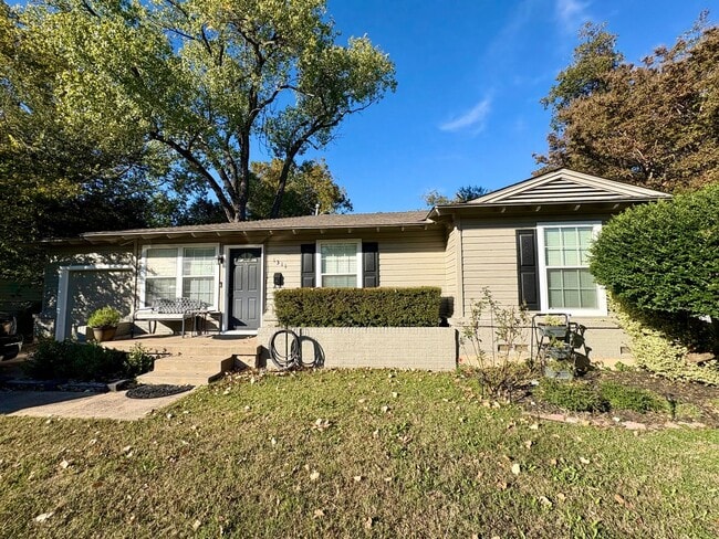 Building Photo - Adorable in Arlington: 3- Bedrooms 1- Bathroom 1- Car Garage
