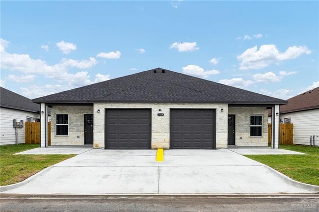 Photo - 2228 N Vly Cir Townhome