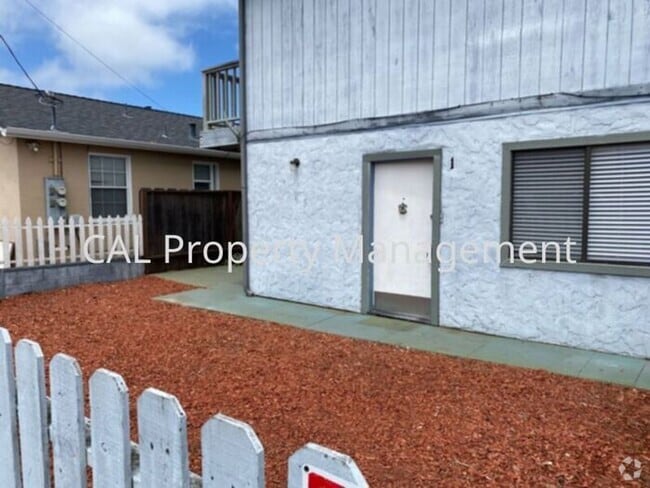 Building Photo - Two bedroom apartment in Seaside, CA