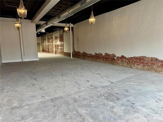 611 W Chickasha Ave