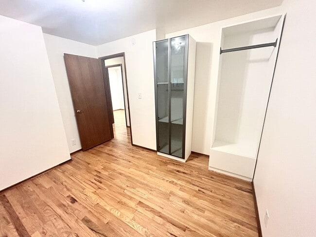 Photo - Beautiful Garden Entrance 4 bedroom home in Seattle, minutes away from major highways.