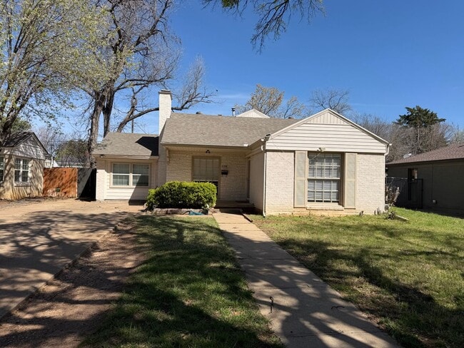 Building Photo - Updated Ridglea North Home Near I-30 & Downtown FW