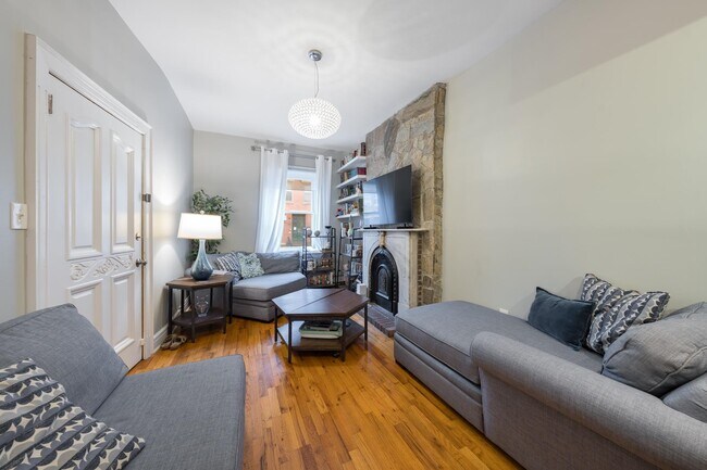 Photo - 251.5 York St