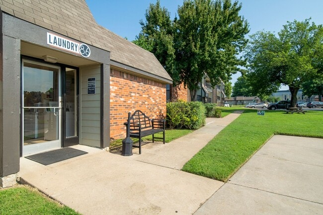 Photo - 1 Bedroom, 1 Easy Utility Fee — Stress-Free Living Unidad 09-916