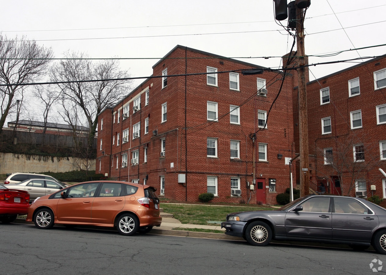Lee Albemarle Apartments - Lee Albemarle Apartments
