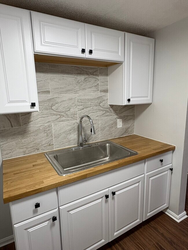 Photo - 13322 Madison Ave