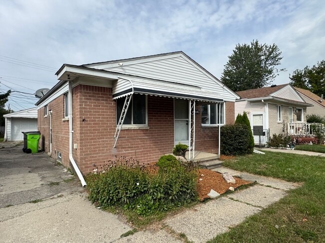 Building Photo - 19543 E 14 Mile Rd Rental