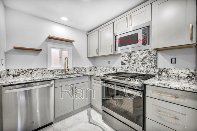 Photo - 952 Haskell St