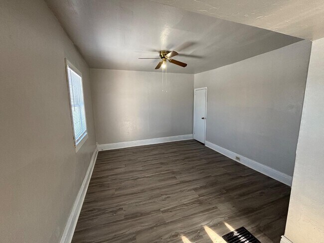 Photo - 211 N 5th Ave