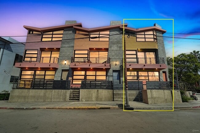 Photo - 1418 Innes Pl
