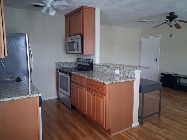 401 Erle Cres Unit Lake Holly