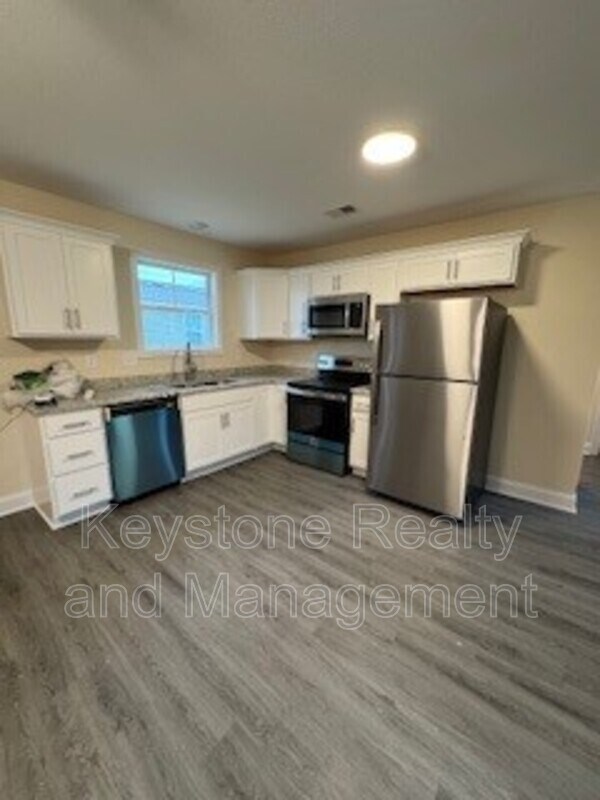 Photo - 304 Jennifer St