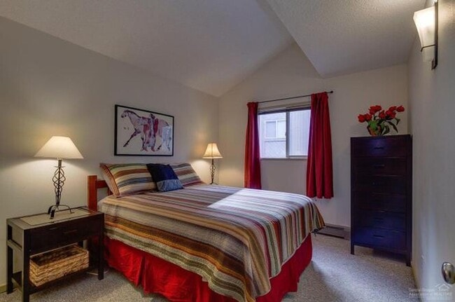 Photo - SWEET 2 BEDROOM, 1 BATH MT BACHELOR VILLAG... Unidad 221