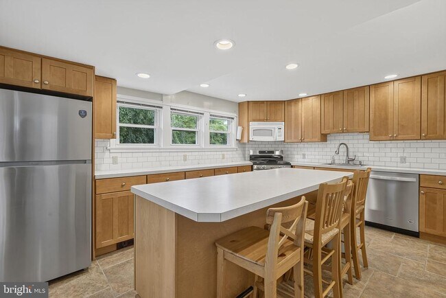Building Photo - 432 Plainsboro Rd Unit 2