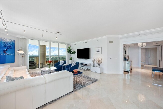 Photo - 411 N New River Dr E Unidad 2701