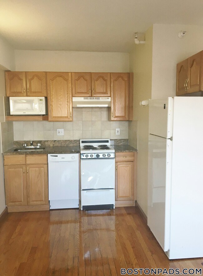 Building Photo - 1110 Commonwealth Ave Rental