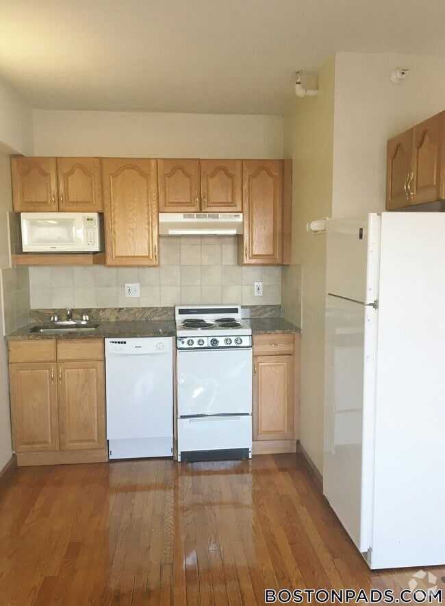 Building Photo - 1110 Commonwealth Ave Rental