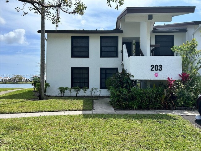 Building Photo - 203 Lake Pointe Dr Unit 102 Rental