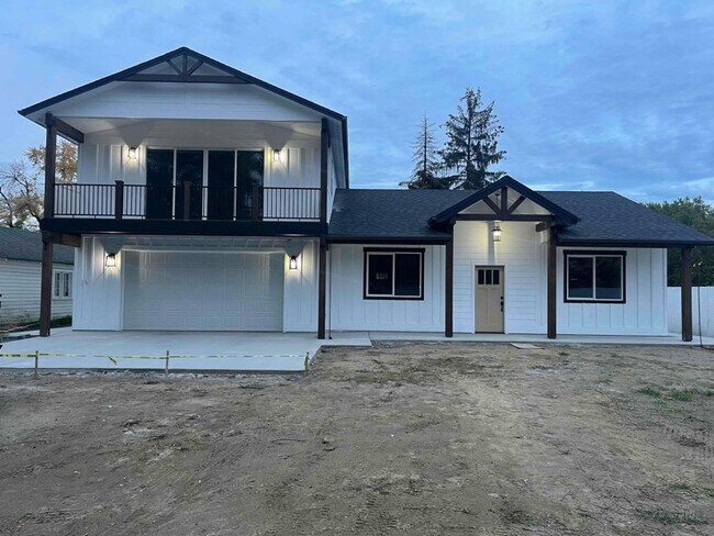 Building Photo - 114 W Graves Rd Unit #C Rental