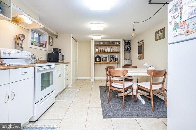 Photo - 817 Elder St NW