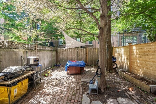 Building Photo - 8 Milford St Unit 1