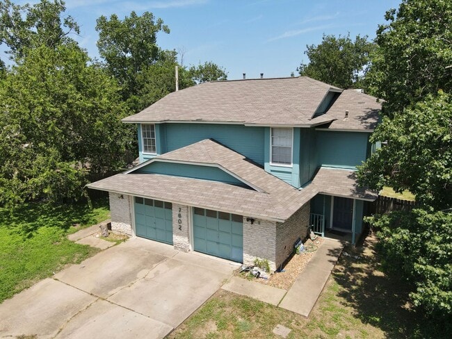 Building Photo - 7602 Woodstone Cove Unit A