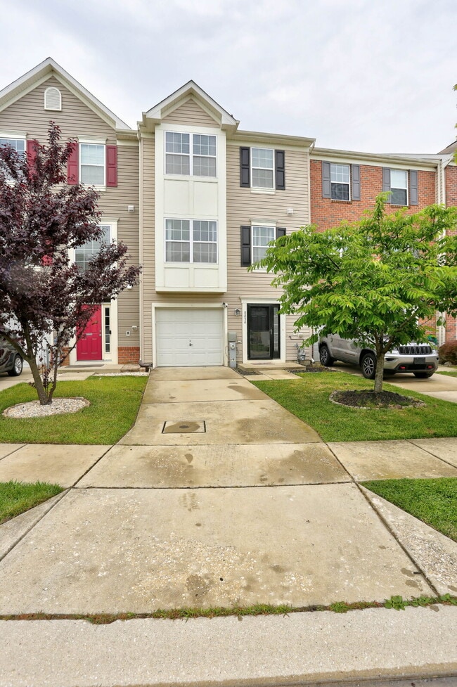 Building Photo - 3BD/2.2BA: Fabulous Baltimore Townhome