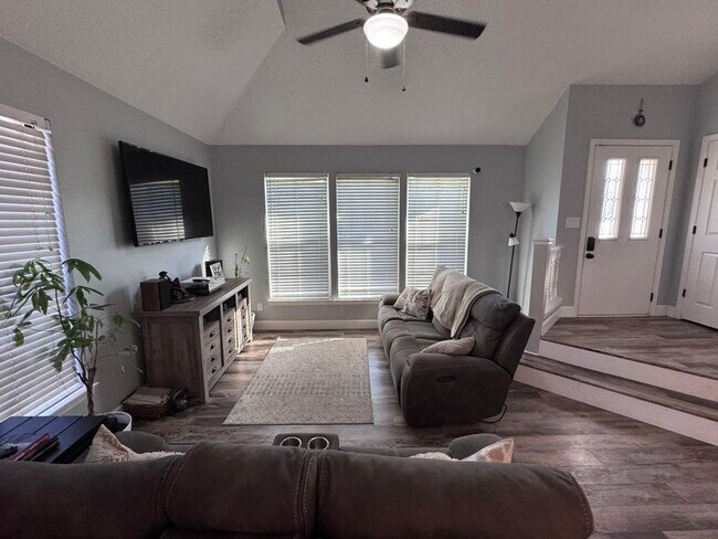 Photo - 315 Parkwood Pl