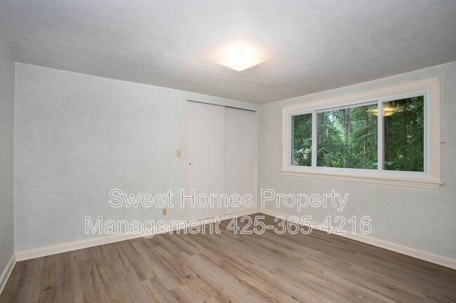 Photo - 1338 N 152nd St