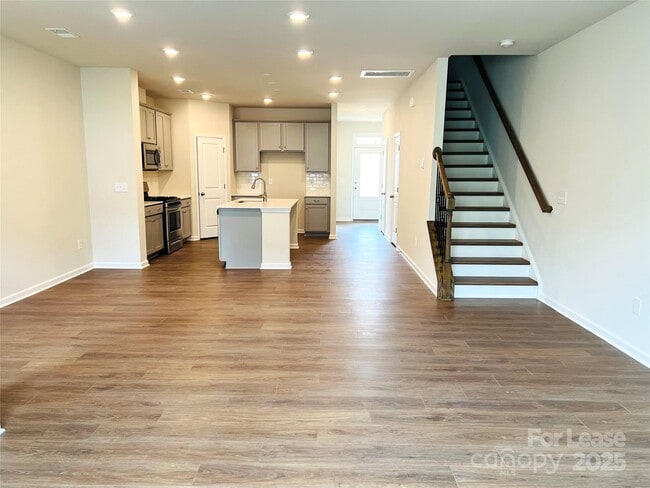 Photo - 15753 Country House St