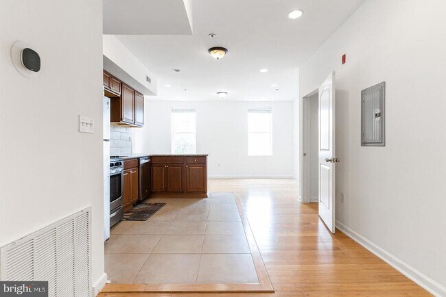 Photo - 227 E Girard Ave Unit 2